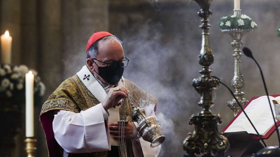 O Cardeal patriarca de Lisboa, Manuel Clemente, presidiu à missa do Dia de Natal na Sé Patriarcal de Lisboa, 25 de dezembro de 2020. TIAGO PETINGA/LUSA