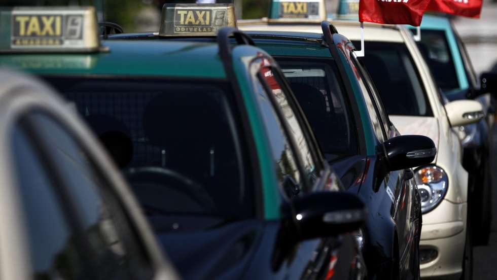 Período de adaptação à proibição de circulação de táxis com mais de 10 anos prorrogado até 2025, revela Governo