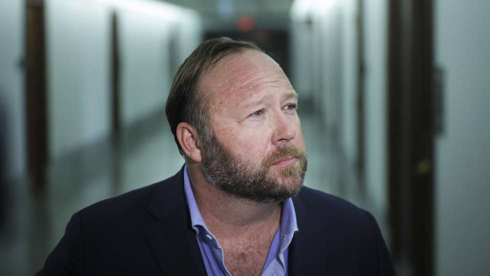 Alex Jones tem promovido desinformação e teorias da conspiração sobre vários acontecimentos, incluindo sobre o 11 de Setembro