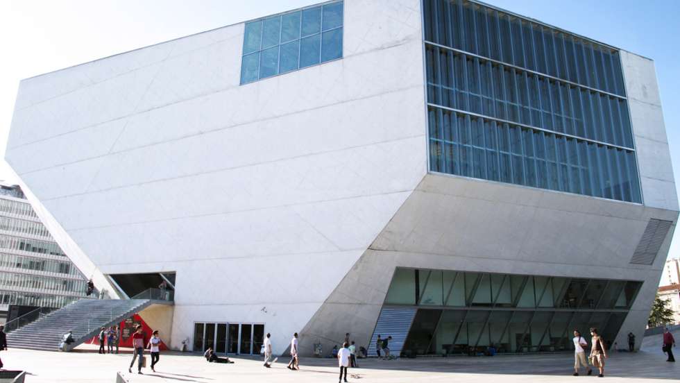 Continua a luta e guerra aberta entre sindicatos de trabalhadores e as administrações da Casa da Música, equipamento cultural do Porto