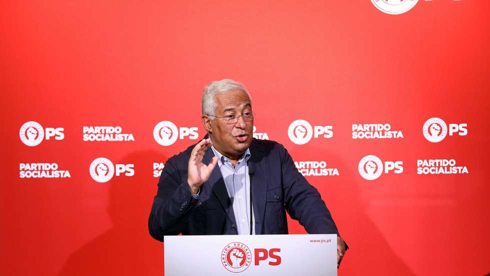 O secretário-geral do Partido Socialista (PS) e primeiro-ministro, António Costa, intervém durante a reunião da comissão nacional do Partido, em Lisboa, 04 de julho de 2020. Da ordem de trabalhos faz parte a análise da situação política; a apreciação e votação do Relatório de Contas relativo a 2019; a ratificação das deliberações da Comissão Permanente de adiar e retomar os processos de eleições federativas de 12 de março e 17 junho, bem como a discussão e aprovação de novas datas de atos eleitorais e congressos federativos. ANTÓNIO PEDRO SANTOS/LUSA