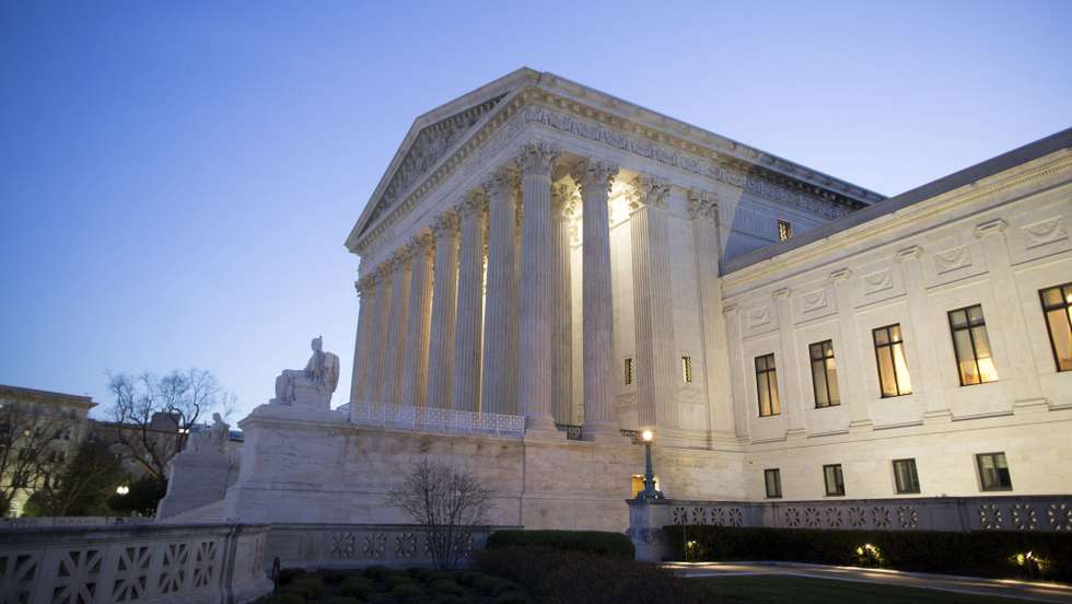 epa05901178 The Supreme Court is seen at dawn, in Washington, DC, USA, 10 April 2017. Neil Gorsuch will be sworn-in as an associate justice on the Supreme Court in a ceremony at the White House, 10 April.  EPA/MICHAEL REYNOLDS