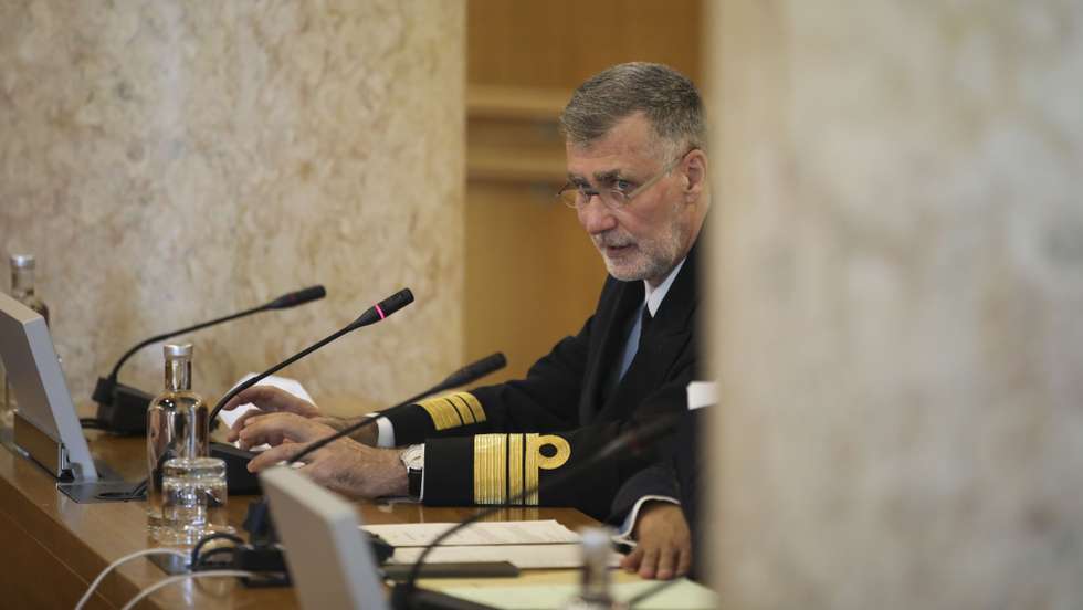 O coordenador da Task-Force para o Plano de Vacinação contra a Covid-19, vice-almirante Henrique Gouveia e Melo, durante audição da Comissão Eventual para o acompanhamento da aplicação das medidas de resposta à pandemia da doença COVID-19, com o intuito de proceder ao balanço da atividade de coordenação desenvolvida pela Task-Force para o Plano de Vacinação contra a Covid-19” na Assembleia da República, em Lisboa, 12 outubro 2021.  ANDRÉ KOSTERS/LUSA