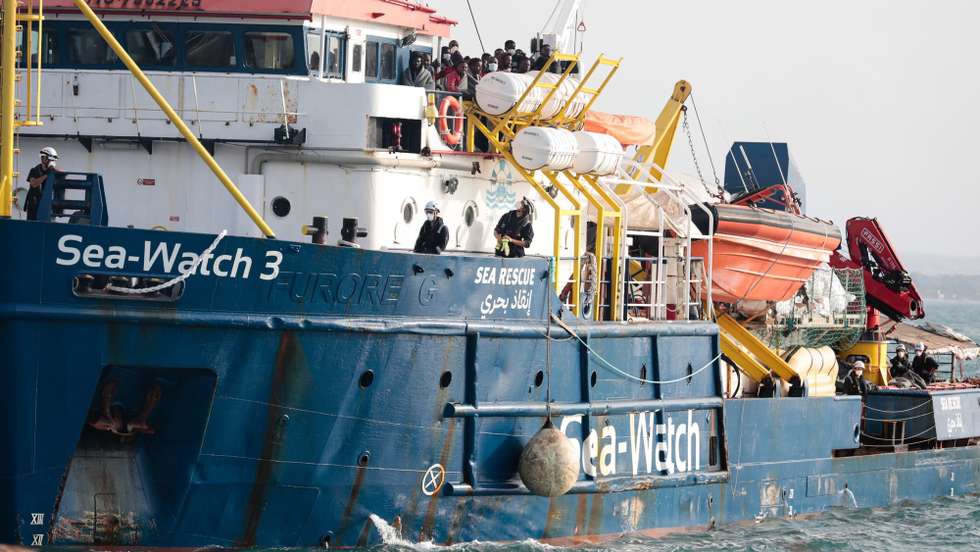 epa09540816 The ship Sea-Watch 3 arrives in Pozzallo, near Ragusa, Sicily Island, southern Italy, 23 October 2021. The Sea Watch 3 ship arrived in Pozzallo with 406 migrants rescued in various operations in the Mediterranean. Italian authorities allowed the ship of the German NGO safe harbor and the disembarkment of the migrants.  EPA/FRANCESCO RUTA