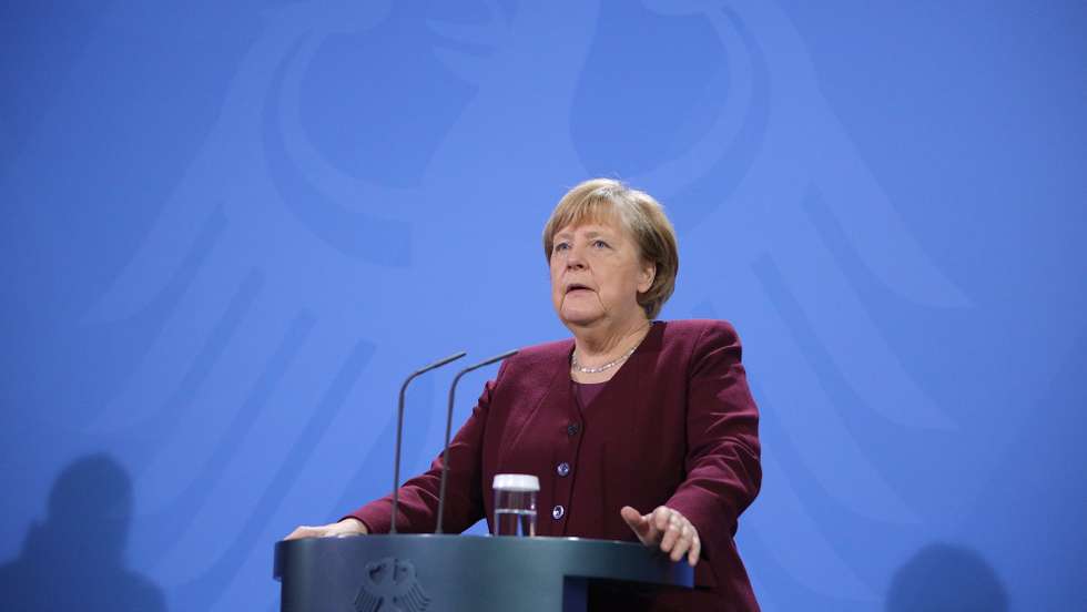 epa09591230 Acting German Chancellor Angela Merkel holds a joint press conference with the NATO Secretary General Jens Stoltenberg, prior to their meeting in Berlin, Germany, 19 November 2021.  EPA/CHRISTIAN MARQUARDT / POOL