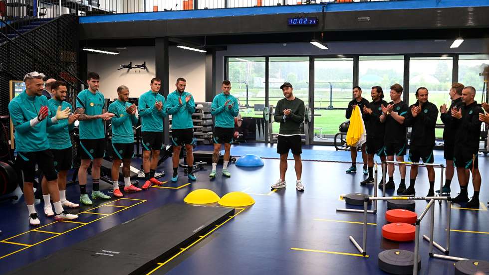Eriksen visitou esta sexta-feira de manhã os companheiros com quem conquistou o título italiano na última temporada
