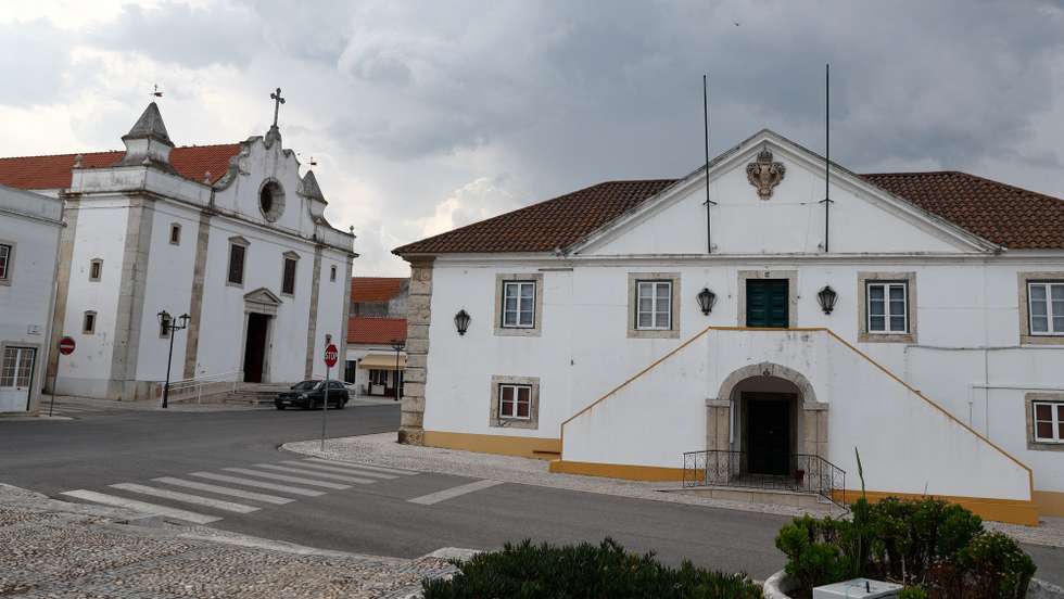 Fachada do edifício da Câmara Municipal de Salvaterra de Magos, 12 de junho de 2021. ANTÓNIO COTRIM/LUSA