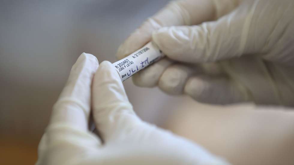 Mergulhados em dados, gráficos e relatórios, os investigadores do Instituto Nacional de Saúde Doutor Ricardo Jorge, INSA, que estudam a pandemia em Portugal saltaram para a linha da frente no combate à covid-19, desenhando cenários com o poder de influenciar decisões que afetam os 10 milhões de portugueses, em Lisboa, 24 fevereiro 2021. (ACOMPANHA TEXTO DA LUSA DO DIA 27 FEVEREIRO 2021). ANDRÉ KOSTERS/LUSA