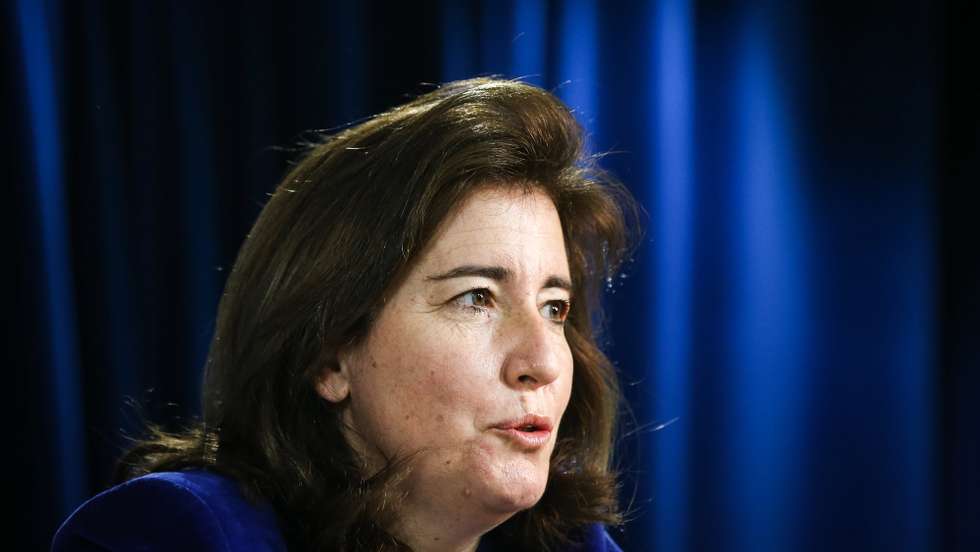 A ministra do Trabalho, Solidariedade e Segurança Social, Ana Mendes Godinho, fala aos jornalistas no final da reunião extraordinária do Conselho de Ministros, na Presidência do Conselho de Ministros,  em Lisboa, 01 de março de 2022.  RODRIGO ANTUNES/LUSA