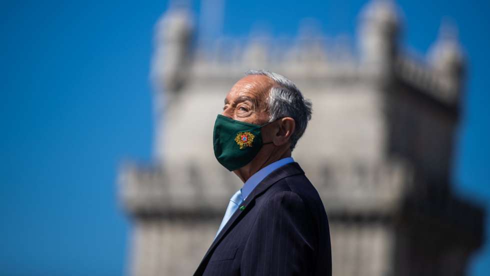 O Presidente da República, Marcelo Rebelo de Sousa, durante a cerimónia militar e desfile aeronaval das comemorações do 100.º aniversário da Travessia Aérea do Atlântico Sul, em Belém, Lisboa, 03 de abril de 2022, A 30 de março de 1922 deu-se início à primeira travessia aérea do Atlântico Sul, no hidroavião monomotor Fairey F III-D MkII – batizado ‘Lusitânia’ –, tendo como destino final o Rio de Janeiro, aonde Sacadura Cabral e Gago Coutinho chegaram em 17 de junho de 1922. JOSÉ SENA GOULÃO/LUSA