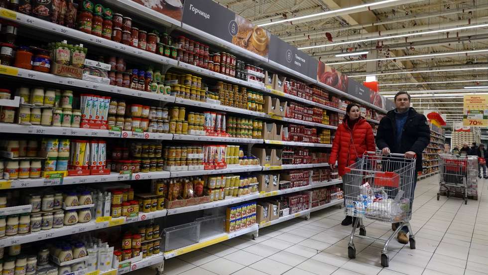 epa09842176 people do shopping at a French supermarket chain Auchan store in Moscow, Russia, 22 March 2022. On 24 February Russian troops had entered Ukrainian territory in what the Russian president declared a 'special military operation', resulting in fighting and destruction in the country, a huge flow of refugees, and multiple sanctions against Russia. As the result of sanctions imposed by the West on Russia, a number of brands such as McDonald's, Ikea, Louis Vuitton, Chanel, Prada, Gucci, Dior, Apple, Master Card Visa and others, have announced the suspension or limitation of their business in Russia.  EPA/MAXIM SHIPENKOV