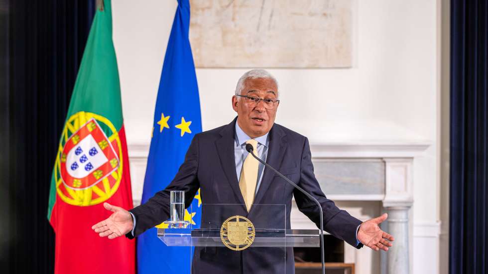 epa09926200 Portuguese Prime Minister Antonio Costa speaks to journalists during a press conference after a video meeting with the Prime Minister of Ukraine (not pictured) at Palacio de Sao Bento, in Lisbon, Portugal, 04 May 2022. The meeting was held to discuss the bilateral cooperation between the two countries and to analyze the current situation amid the Russian invasion of Ukraine.  EPA/JOSE SENA GOULAO