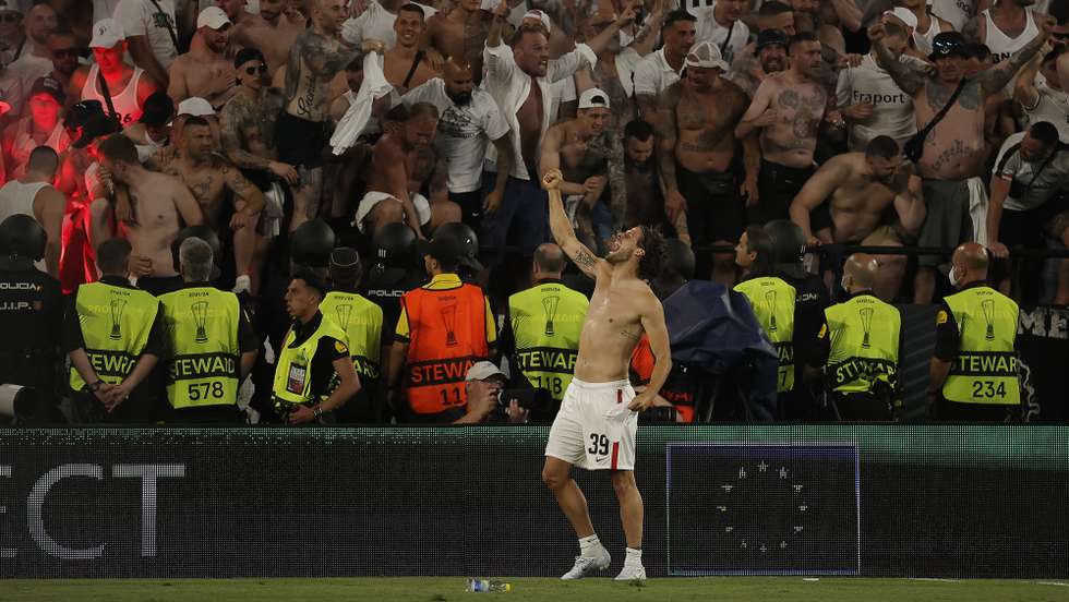 Gonçalo Paciência foi um dos mais efusivos nos festejos do Eintracht Frankfurt após a conquista da Liga Europa
