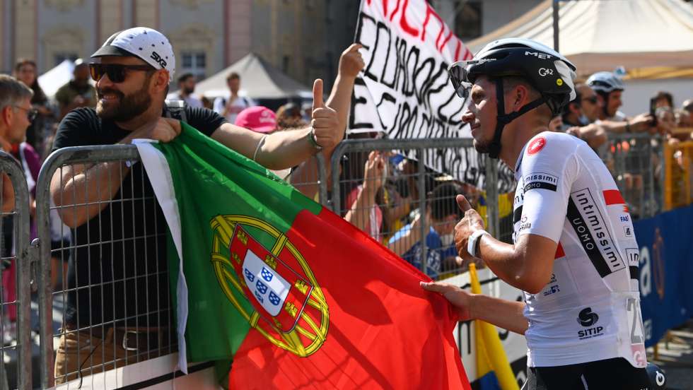 João Almeida tem já o apoio dos pais em Itália mas reúne vários adeptos nacionais em todas as etapas que tem feito