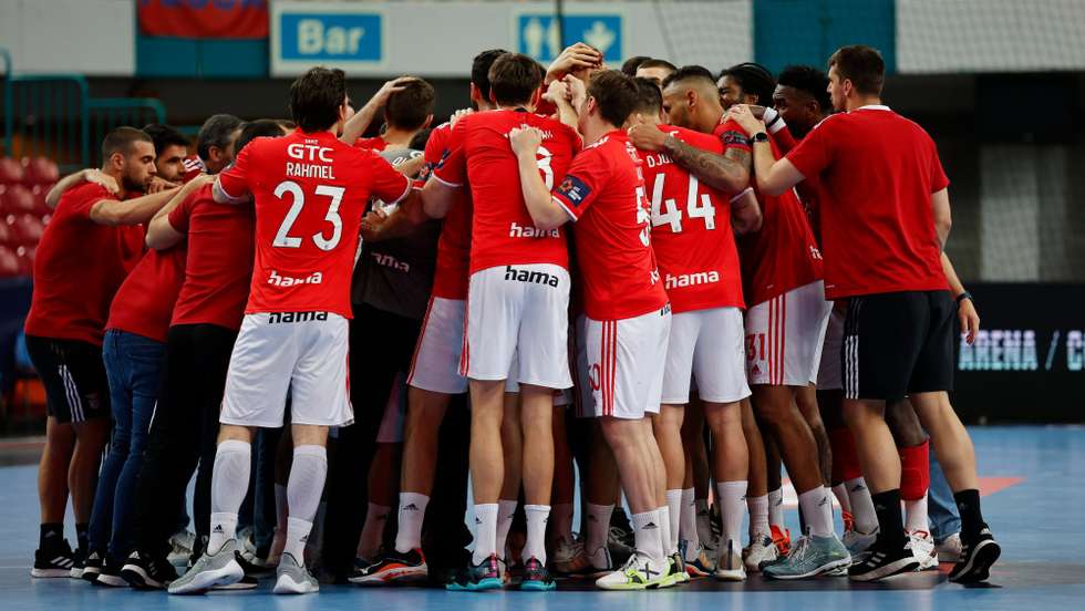 Benfica tinha conseguido quebrar a série sem derrotas do FC Porto no último Campeonato e voltou a bater os dragões nas meias da Supertaça
