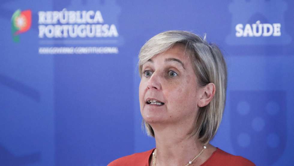 A ministra da Saúde, Marta Temido, fala aos jornalistas durante uma conferência de imprensa sobre os problemas no Serviço Nacional de Saúde (SNS), em Lisboa, 15 de junho de 2022. A ministra da Saúde anunciou hoje uma comissão para acompanhar a resposta das urgências de ginecologia e obstetrícia e bloco de partos dos hospitais, integrando coordenadores regionais e um nacional. ANTÓNIO COTRIM/LUSA