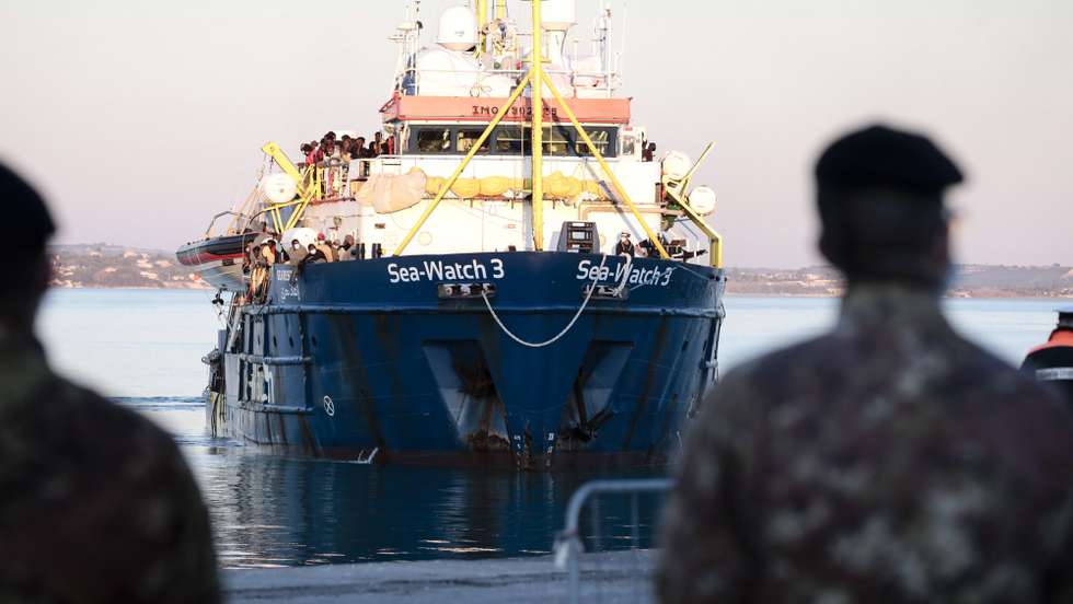 epa09661649 The German NGO migrant rescue ship Sea Watch 3 with 440 migrants on board arrives in the port of Pozzallo, Sicily island, southern Italy, 31 December 2021. The German NGO migrant rescue ship Sea Watch 3 was assigned the port of Pozzallo in Sicily to land its 440 rescued migrants after a week at sea. The ship was at sea since Christmas Eve after carrying out five rescues.  EPA/FRANCESCO RUTA