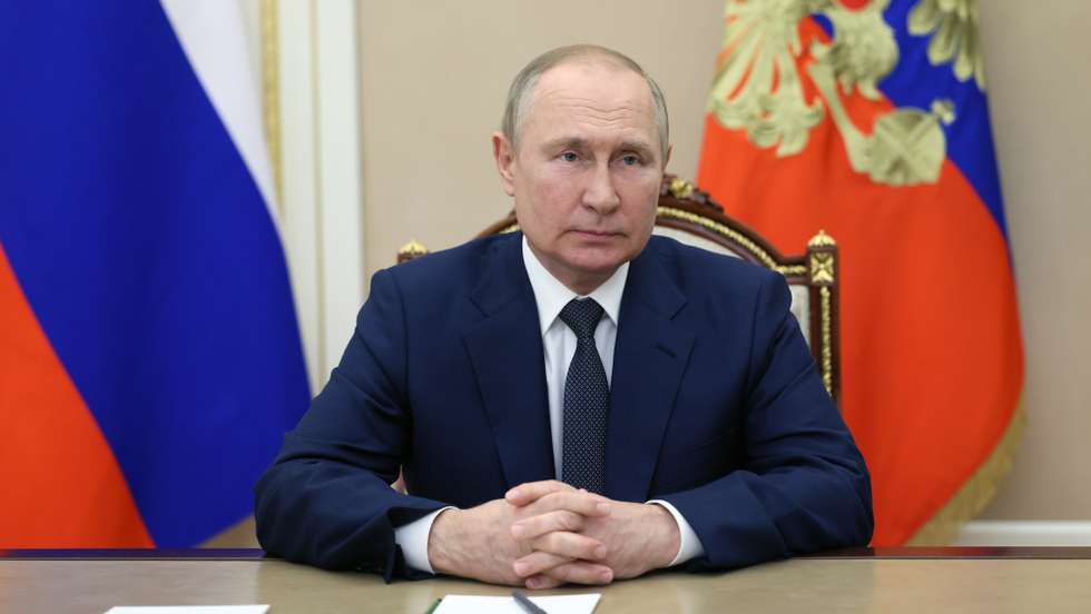 epa10045339 Russian President Vladimir Putin delivers his speech via teleconference to participants of the IX Forum of Regions of Russia and Belarus in Moscow, Russia, 01 July 2022.  EPA/MIKHAIL METZEL / SPUTNIK / KREMLIN POOL MANDATORY CREDIT