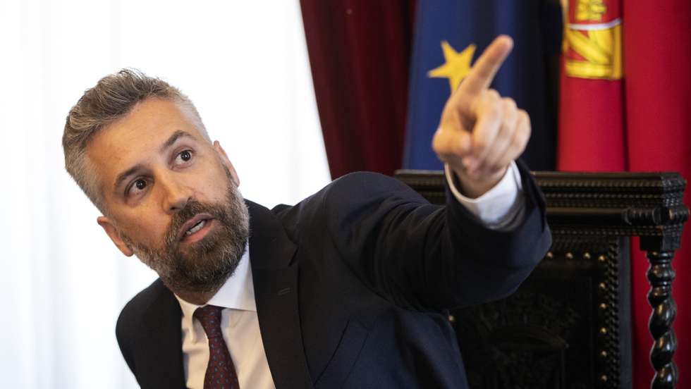 O ministro das Infraestruturas e da Habitação, Pedro Nuno Santos, intervém na cerimónia de assinatura do Auto de Consignação da empreitada do IC35 entre Penafiel e Rans, em Penafiel, 7 de julho de 2022. JOSÉ COELHO/LUSA