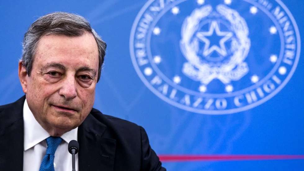 epa10067066 Italian Prime Minister Mario Draghi attends a press conference after the meeting with the CGIL, CISL, and UIL trade unions at the Multifunctional Hall of the Presidency of the Council, Chigi Palace, in Rome, Italy, 12 July 2022. Italian government proposed a new pact to trade unions to increase wages in order to help them through the inflation.  EPA/ANGELO CARCONI