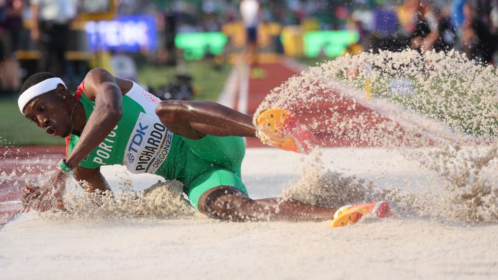 Foi o último na apresentação inicial, foi o segundo a fazer o primeiro salto, carimbou o triunfo logo a abrir: Pichardo não deu hipóteses na final do triplo salto em Eugene