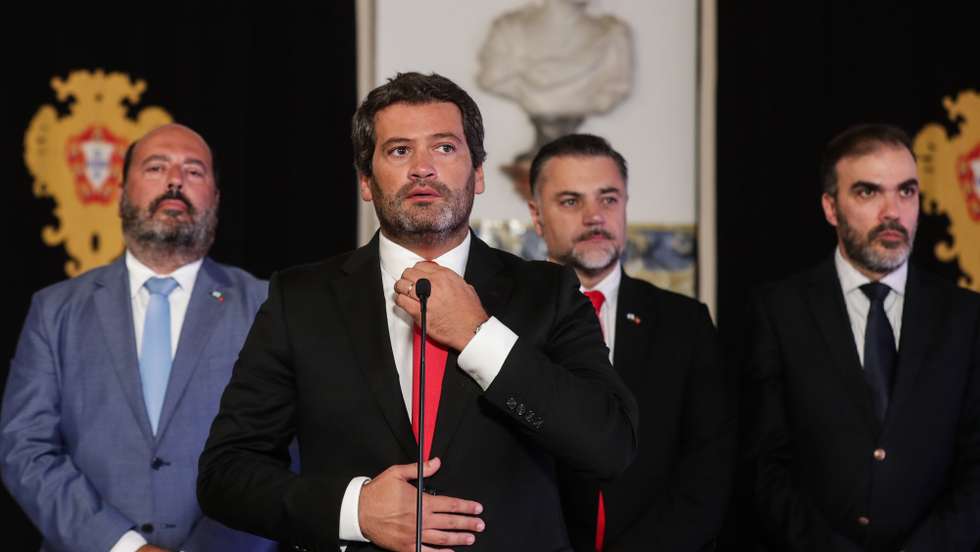 O presidente do Chega, André Ventura, fala aos jornalistas após uma audiência com o Presidente da República, Marcelo Rebelo de Sousa (ausente da fotografia), no palácio de Belém, em Lisboa, 29 de julho de 2022. TIAGO PETINGA/LUSA