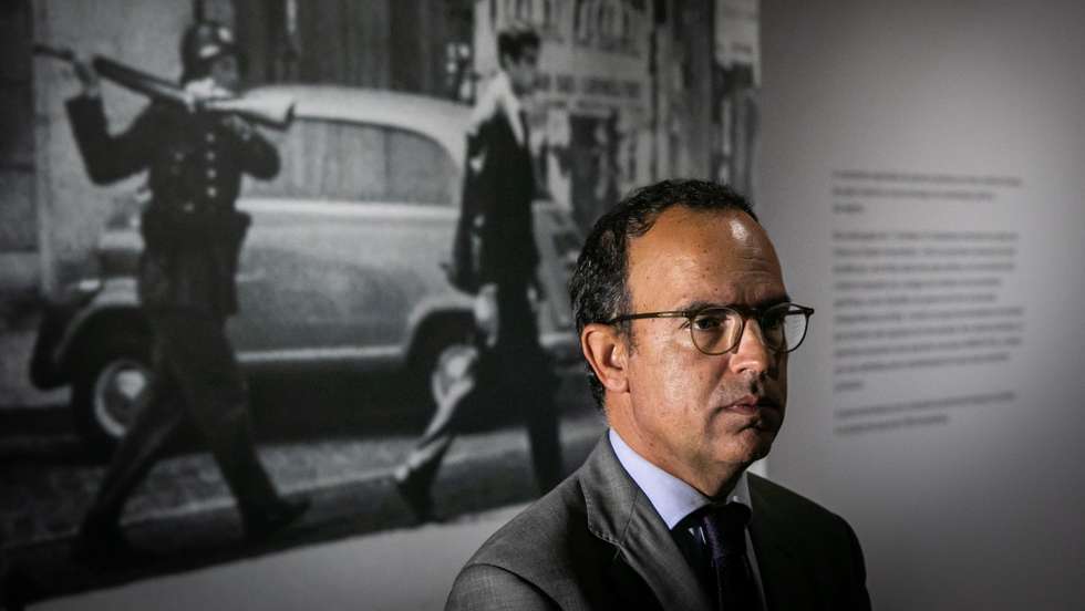 O ministro da Cultura, Pedro Adão e Silva, durante uma visita à exposição "“Primaveras Estudantis: da crise de 1962 ao 25 de Abril”, no Museu de História Natural, em Lisboa, 10 de agosto de 2022. JOSÉ SENA GOULÃO/LUSA