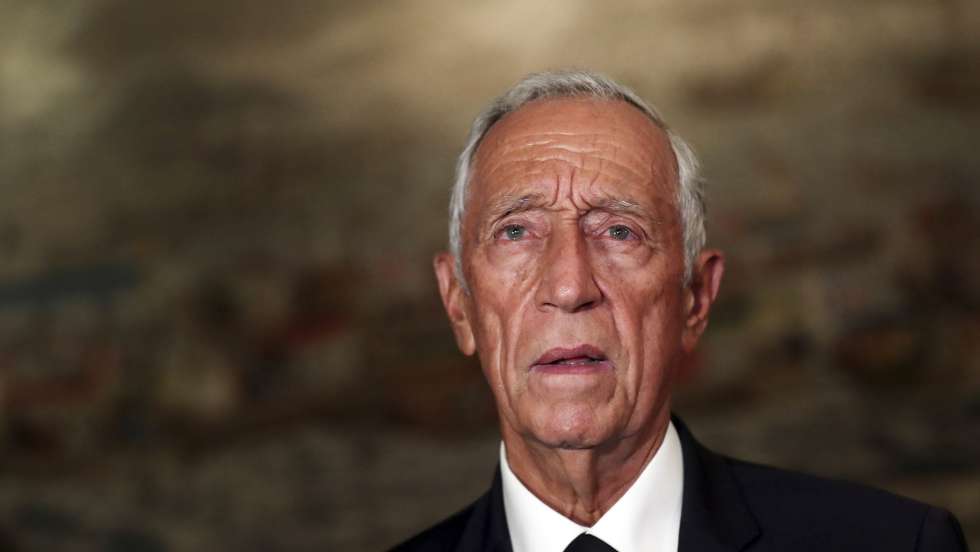 O Presidente da República, Marcelo Rebelo de Sousa, fala aos jornalistas, na Embaixada de Portugal, em Londres, onde chegou hoje para participar no funeral da Rainha Isabel II que se realizará amanhã, dia 19 de setembro, Londres, Inglaterra, Grã-Bretanha, 18 de setembro de 2022. A Rainha Isabel II morreu a 08 de setembro aos 96 anos no Castelo de Balmoral, na Escócia, após mais de 70 anos do mais longo reinado da história do Reino Unido. NUNO VEIGA/LUSA