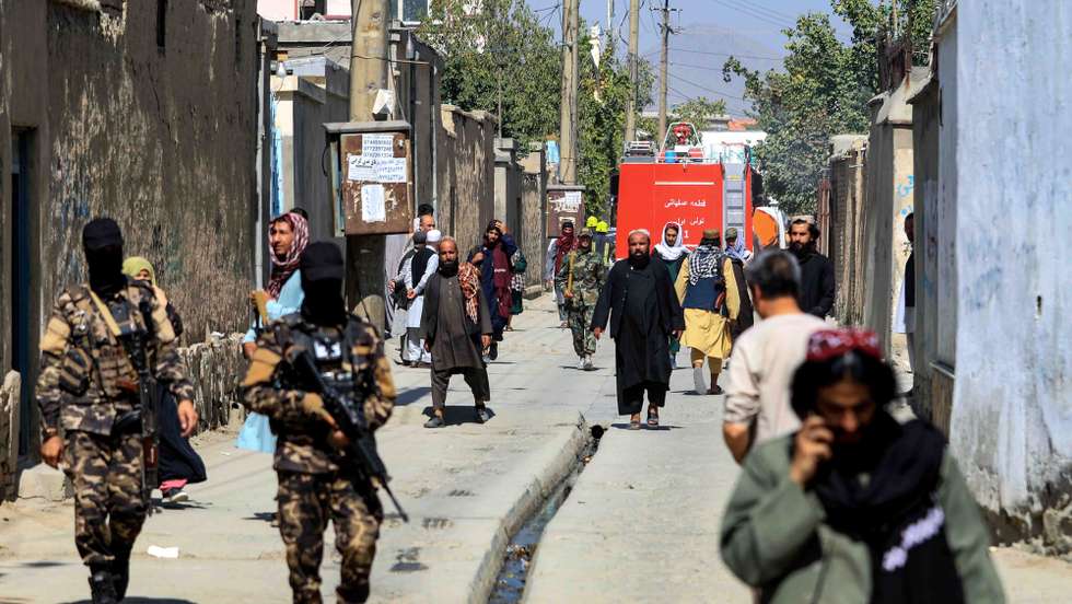 epa10215539 Taliban stand guard at the scene of a bomb blast in Kabul, Afghanistan, 30 September 2022. At least 19 people were killed and another 27 injured after a powerful explosion occurred at a school in a Shia Hazara neighborhood in western Kabul on 30 September, police said. No terrorist outfit has claimed responsibility for the attack so far although the Islamic State (IS) terror group has traditionally targeted this minority.  EPA/STRINGER
