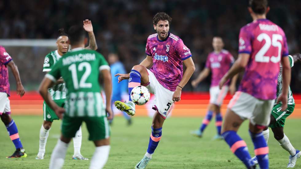 epa10236814 Manuel Locatelli of Juventus in action during the UEFA Champions League group H soccer match between Maccabi Haifa and Juventus FC in Haifa, Israel, 11 October 2022.  EPA/ABIR SULTAN