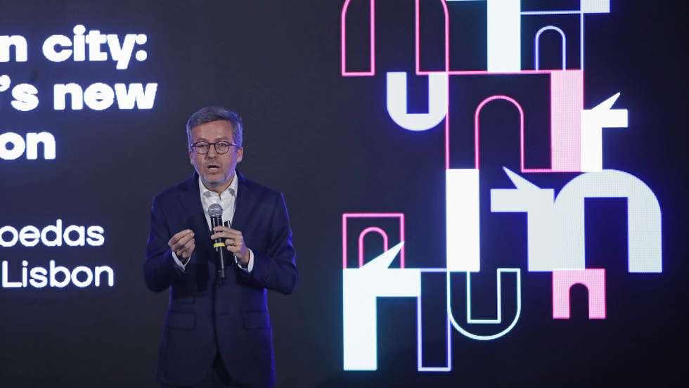 O presidente da Câmara Municipal de Lisboa (CML), Carlos Moedas, intervém durante a apresentação do projeto Fábrica de Unicórnios de Lisboa, no Hub Criativo do Beato, em Lisboa, 27 de outubro de 2022. ANTÓNIO PEDRO SANTOS/LUSA
