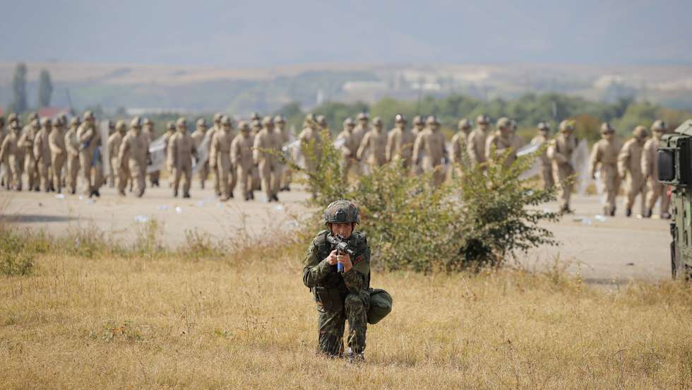 epa09448816 An Albanian Army soldier of the NATO-led Kosovo Force (KFOR) takes part in Operational Rehearsal Training Exercise, called 'OPREH Level II,' in the western town of Gjakova, Kosovo, 05 September 2021. The training involves hundreds of troops from NATO countries which integrate with KFOR, as part of KFOR's Operational Reserve Force.  EPA/VALDRIN XHEMAJ