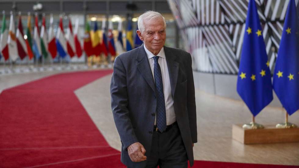 epa10304981 Josep Borrell, High Representative of the European Union for Foreign Affairs and Security Policy, arrives for the EU Foreign Affairs Council in Brussels, Belgium, 14 November 2022. The meeting will focus on the war in Ukraine, the Great Lakes region and  the Western Balkans.  EPA/OLIVIER HOSLET