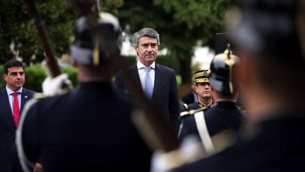 O ministro da Administração Interna, José Luís Carneiro (C), durante a cerimónia Militar do Dia do Comando Territorial de Portalegre da Guarda Nacional Republicana (GNR), em Campo Maior, 14 de novembro de 2022. NUNO VEIGA/LUSA