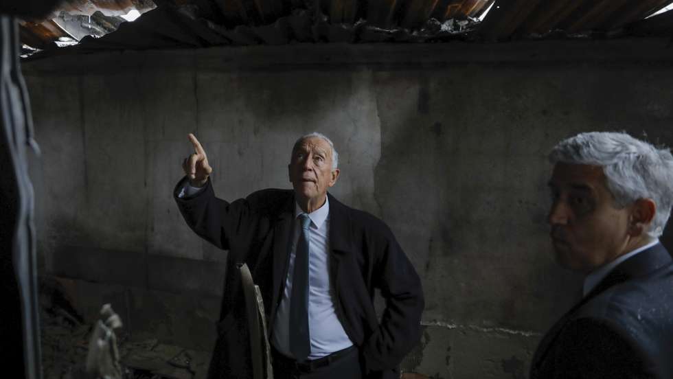 O Presidente da República, Marcelo Rebelo de Sousa (E), durante a visita às áreas ardidas em Freixianda em julho, Ourém, 12 de dezembro de 2022. PAULO CUNHA/LUSA