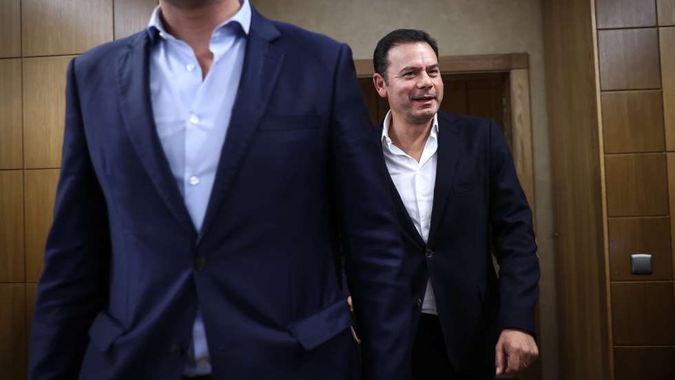 O presidente do Partido Social Democrata (PSD), Luís Montenegro, à chegada para a sessão de encerramento da I Cimeira Ibérica da Juventude organizada pela Juventude Social Democrata (JSD), em Lisboa, 29 de outubro de 2022. RODRIGO ANTUNES/LUSA