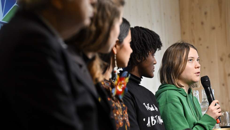 epa10415168 Climate activist Greta Thunberg of Sweden, speaks next to (L-R) Fatih Birol, Head of the International Energy Agency, and Climate activists Luise Neubauer of Germany, Helena Gualinga of Ecuador, Vanessa Nakate of Uganda, during a press conference on the set of CNBC, on the sideline of the 53rd annual meeting of the World Economic Forum, WEF, in Davos, Switzerland, 19 January 2023. The meeting brings together entrepreneurs, scientists, corporate and political leaders in Davos under the topic 'Cooperation in a Fragmented World' from 16 to 20 January.  EPA/GIAN EHRENZELLER