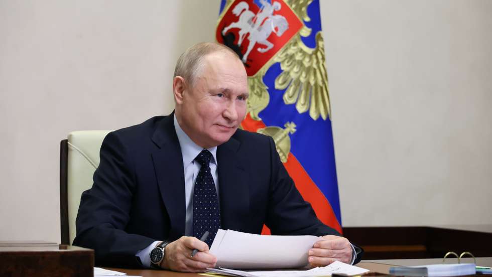 epa10426855 Russian President Vladimir Putin chairs a meeting via video conference with members of the Russian Government at the Novo-Ogaryovo residence outside Moscow, Russia, 24 January 2023.  EPA/MIKHAEL KLIMENTYEV / SPUTNIK / KREMLIN POOL MANDATORY CREDIT