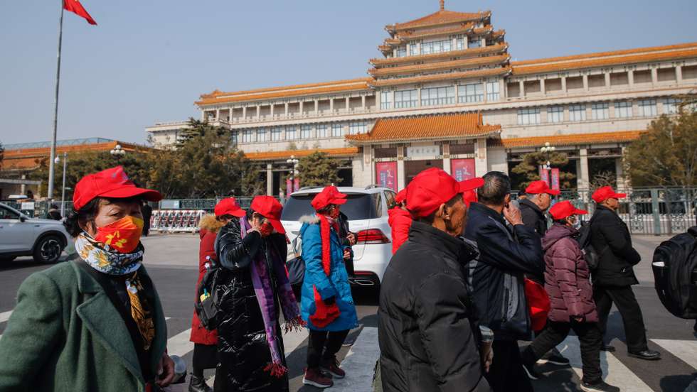 epa10483066 Tour group tourists wearing face masks walk in front of the China Art Museum during urban sightseeing in Beijing, China, 22 February 2023. The Chinese government expects the tourism market to flourish in 2023, with more and more travellers flocking to vacation destinations, after the end of the zero-COVID policy. According to information provided by the China Tourism Academy, it is estimated that in 2023 the number of domestic tourists will be about 4.55 billion, a year-on-year increase of about 80 percent, and it will recover to about 76 percent of 2019.  EPA/WU HAO