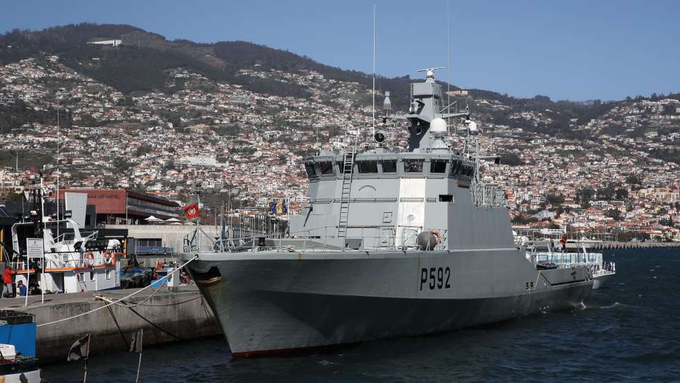 A Marinha ordenou uma inspeção às condições de segurança do navio Mondego, que no sábado serviram de argumento para que parte da guarnição se tenha recusado a embarcar para cumprir uma missão militar, disse à Lusa fonte da Armada, Funchal, Madeira, 14 de março de 2023. Os 13 militares que se recusaram a embarcar alegando “razões de segurança”, tal como manifestaram num documento, encontravam-se ao principio desta tarde retidos no navio, confirmou fonte da Marinha à Lusa. JOÃO HOMEM GOUVEIA/LUSA
