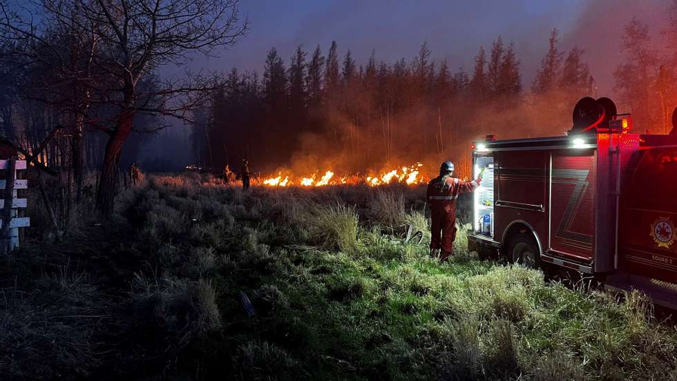 epa10679779 A handout photo made available by Alberta Wildfire showing firefighting efforts at one of scores of wildfires burning across multiple Canadian Provinces in Evansburg, Alberta, Canada, 08 June 2023. Smoke from the ongoing Canadian wildfires continues to impact air quality conditions across multiple major US cities.  EPA/ALBERTA WILDFIRE HANDOUT  HANDOUT EDITORIAL USE ONLY/NO SALES