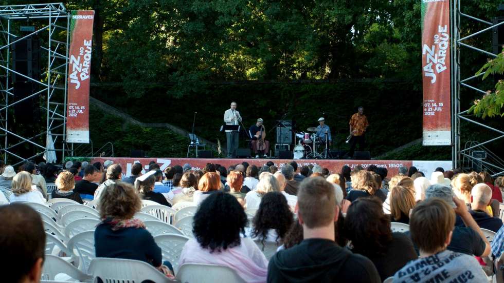O arranque do festival, às 16h00 na Casa de Serralves, está a cargo de Maria da Rocha "em solo absoluto".