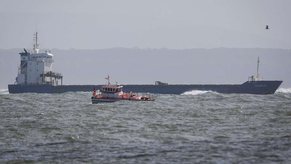 O acidente com o navio ocorreu cerca das 00h34 locais de terça-feira (01h34 em Lisboa), poucos minutos após ter saído do Porto da Praia da Graciosa