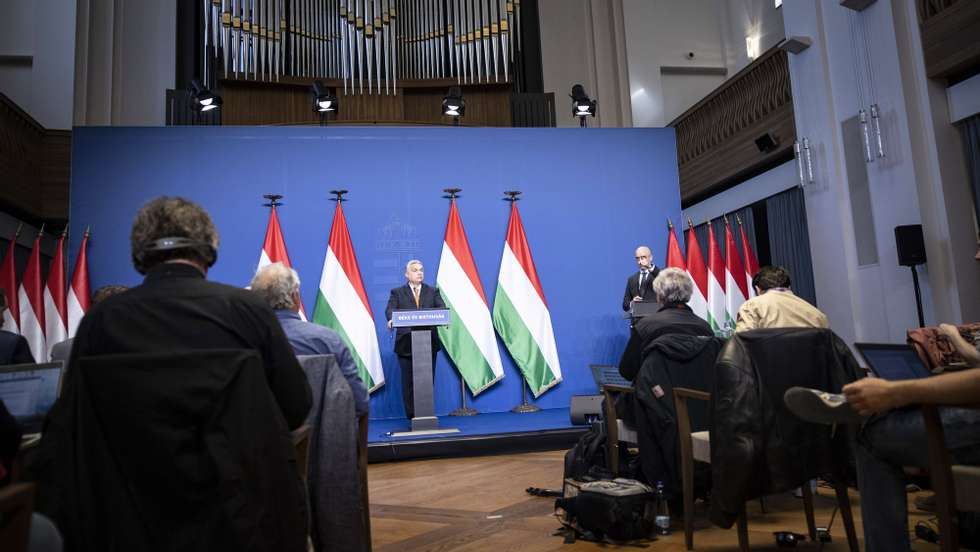 epa09873621 A handout photo made available by the Hungarian PM&#039;s Press Office shows Hungarian Prime Minister Viktor Orban holding a press conference at the PM&#039;s office in the Castle of Buda in Budapest, Hungary, 06 April 2022, three days after winning the general elections.  EPA/Zoltan Fischer HANDOUT HANDOUT - EDITORIAL USE ONLY - NO SALES HANDOUT EDITORIAL USE ONLY/NO SALES