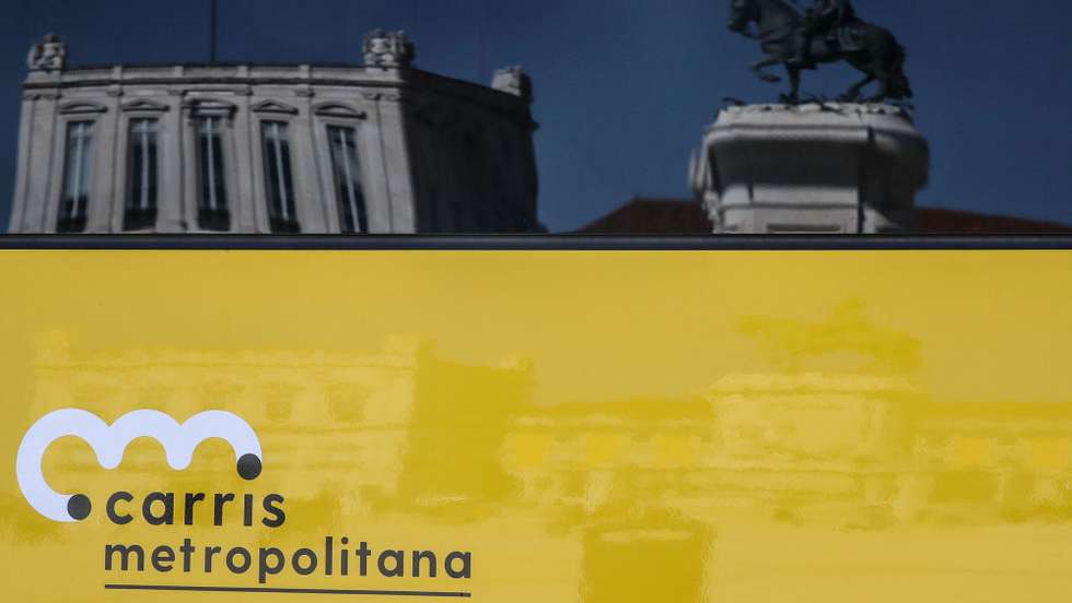Cerimónia de lançamento da Carris Metropolitana realizada no Pátio da Galé, Lisboa, 1 de abril de 2022. O evento contou também com um pequeno desfile de moda, para dar a conhecer o fardamento da Carris Metropolitana, desenhado por Nuno Gama, e a exibição, dos novos autocarros com a nova imagem da Carris Metropolitana. MANUEL DE ALMEIDA/LUSA