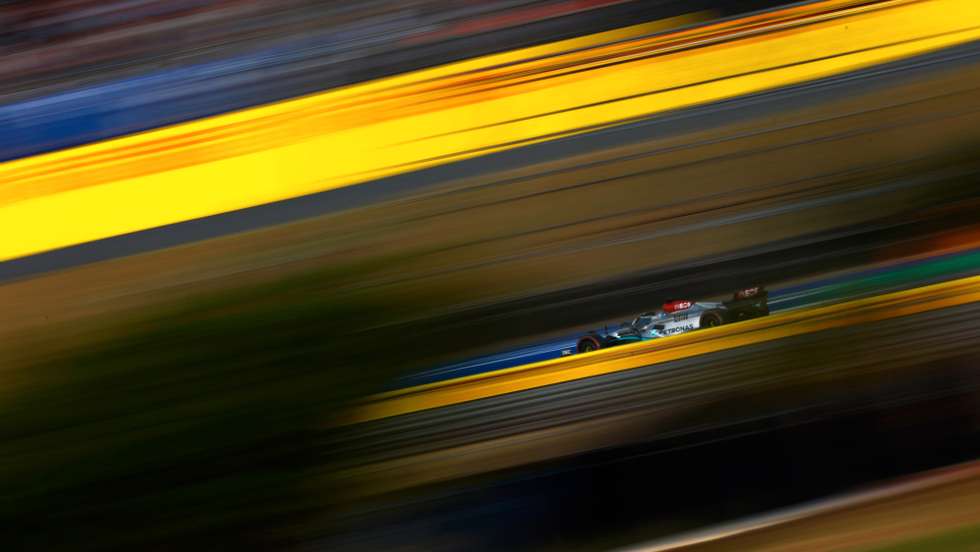 George Russell esteve imperial ao longo das 24 voltas da corrida sprint, assegurando a vitória e a pole position para a corrida em Interlagos