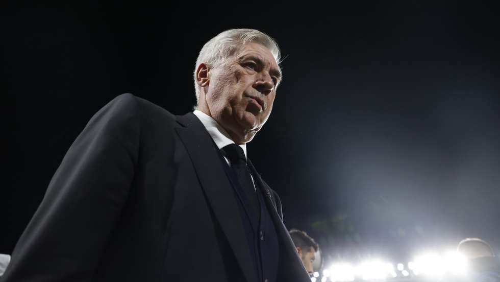 epa10292709 Real Madrid's head coach Carlo Ancelotti reacts during the Spanish LaLiga soccer match between Rayo Vallecano and Real Madrid, in Madrid, central Spain, 07 November 2022.  EPA/JUANJO MARTIN