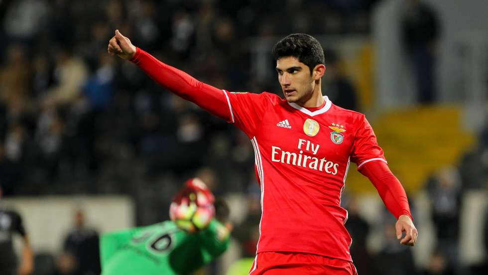 Gonçalo Guedes regressa ao Benfica seis anos depois, tendo passado por França (PSG), Espanha (Valencia) e Inglaterra (Wolverhampton)