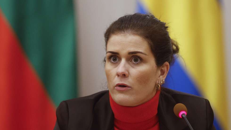 epa10335027 Foreign minister of Iceland Thordis Gylfadottir attends a joint news conference, in Kyiv, Ukraine, 28 November 2022, amid Russian invasion.  EPA/VALENTYN OGIRENKO / POOL