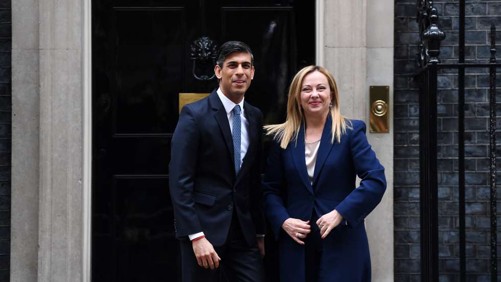 epa10594571 British Prime Minister Rishi Sunak (L) welcomes Italian Prime Minister Giorgia Meloni (R), to 10 Downing Street in London, Britain, 27 April 2023.  EPA/ANDY RAIN